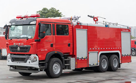 Βιομηχανική πυροσβεστική αντλία Sinotruk HOWO 12000L με 6 πυροσβέστες