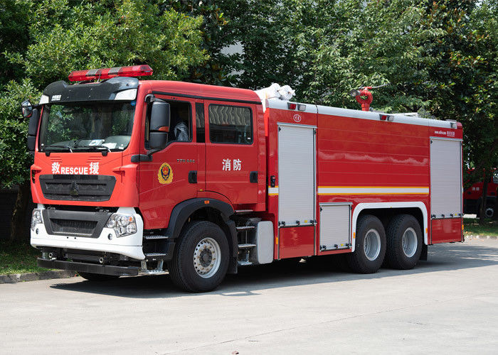 Βιομηχανικό πυροσβεστικό όχημα Sinotruk HOWO 12000L με την αντλία &amp; το όργανο ελέγχου