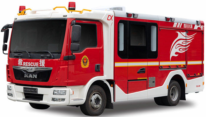 Μικρή προσφορά φορτηγών και αφρού προσβολής του πυρός ΑΤΟΜΩΝ με 8 πυροσβέστες