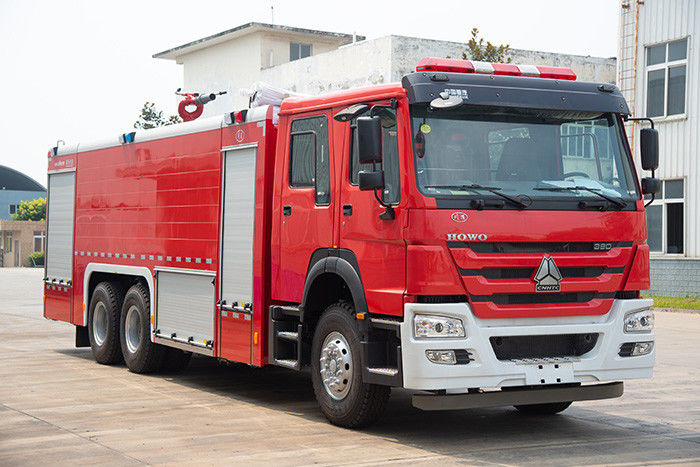 Τρυφερό βιομηχανικό πυροσβεστικό όχημα νερού Sinotruk HOWO με 6 πυροσβέστες
